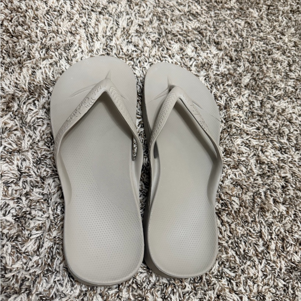 Archie’s unisex Tan Flip Flop Sandals